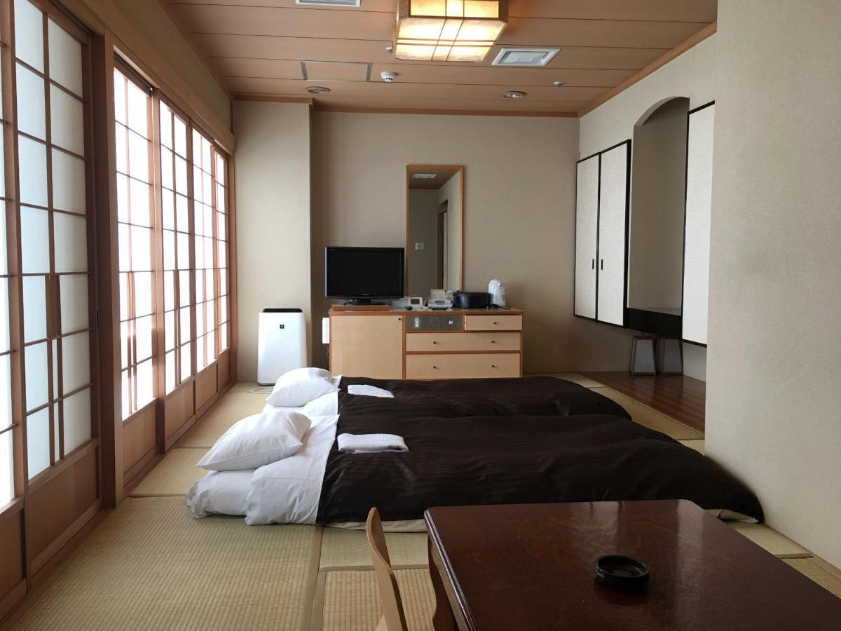 Hotel Osaka Castle Exterior photo